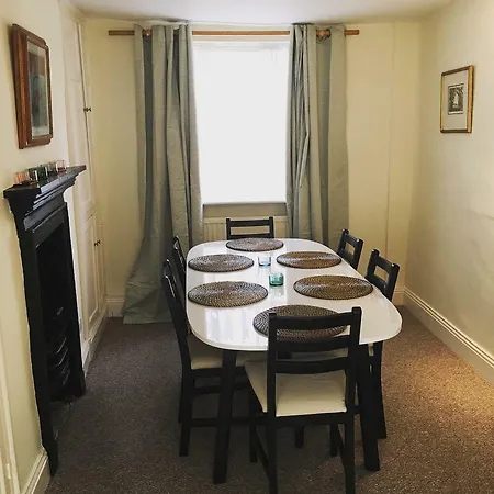 1 Hall * Thirsk